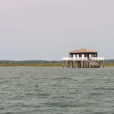 Le P'tit Bassin A Ares, Sur Le Bassin D'arcachon Cote Cap-ferret Ares